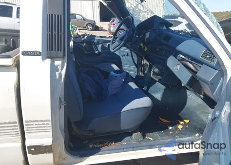 1987 Toyota Pickup 1/2 Ton Rn50 from USA, damaged, VIN JT4RN50R8H0242051